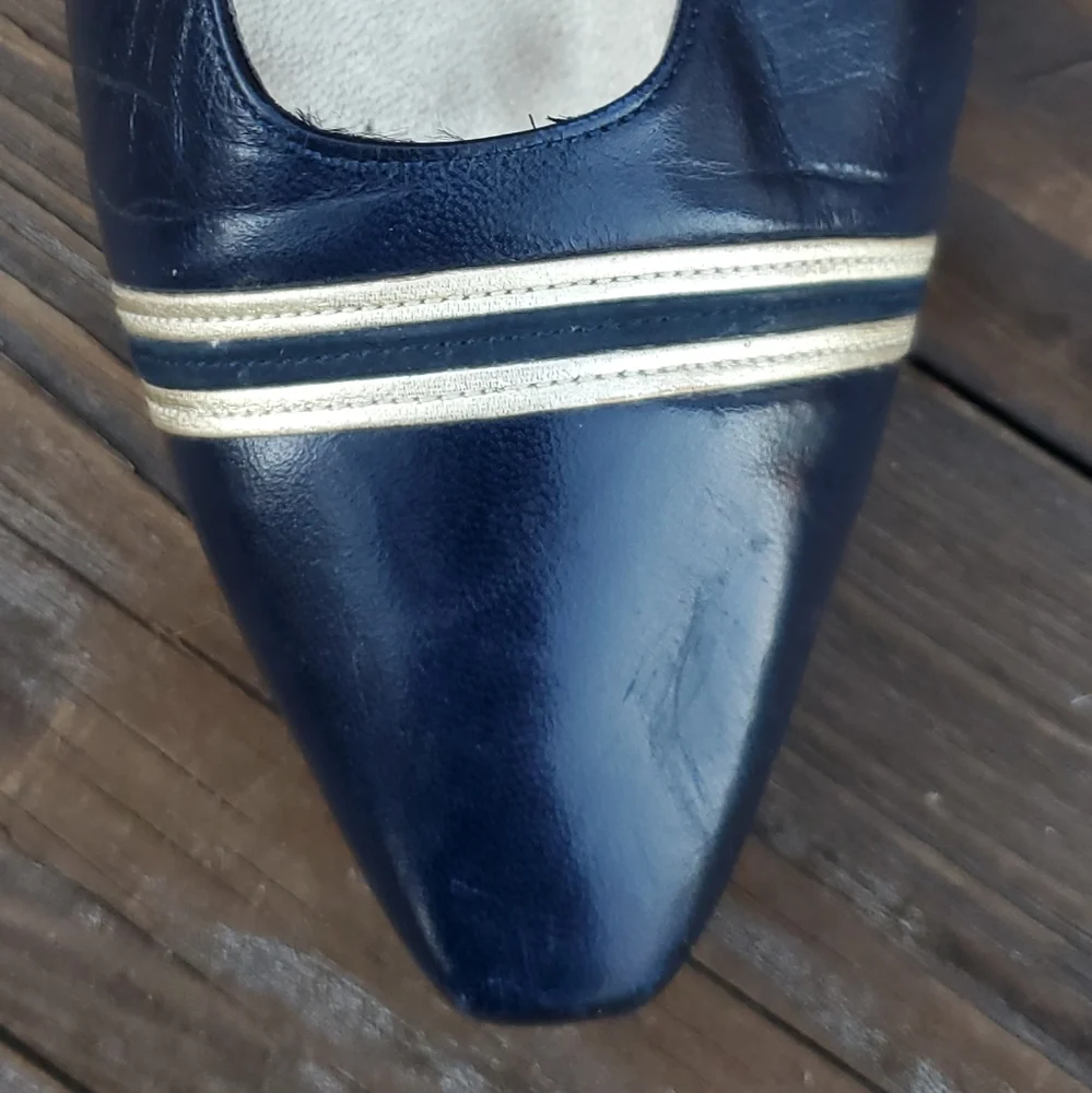 Vintage Bally 80s women's pump heels. Size 7  M. Italy. Nautical/Navy/Go…